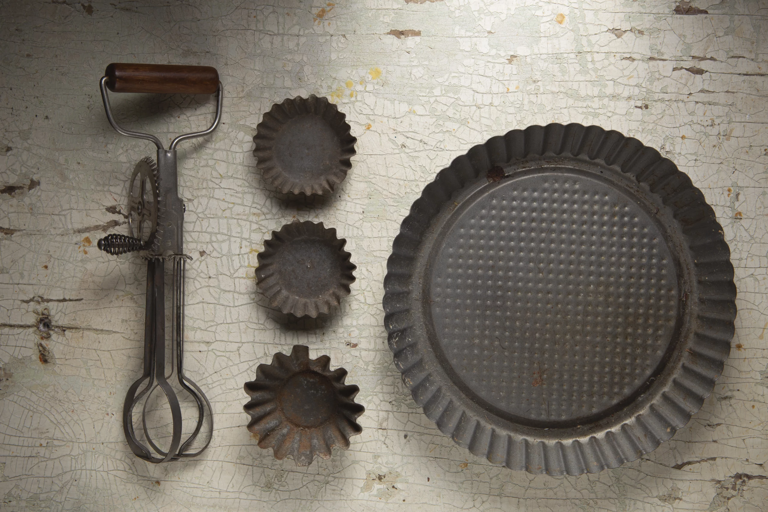 composition-ordonnee-d-outils-de-cuisson-a-plat