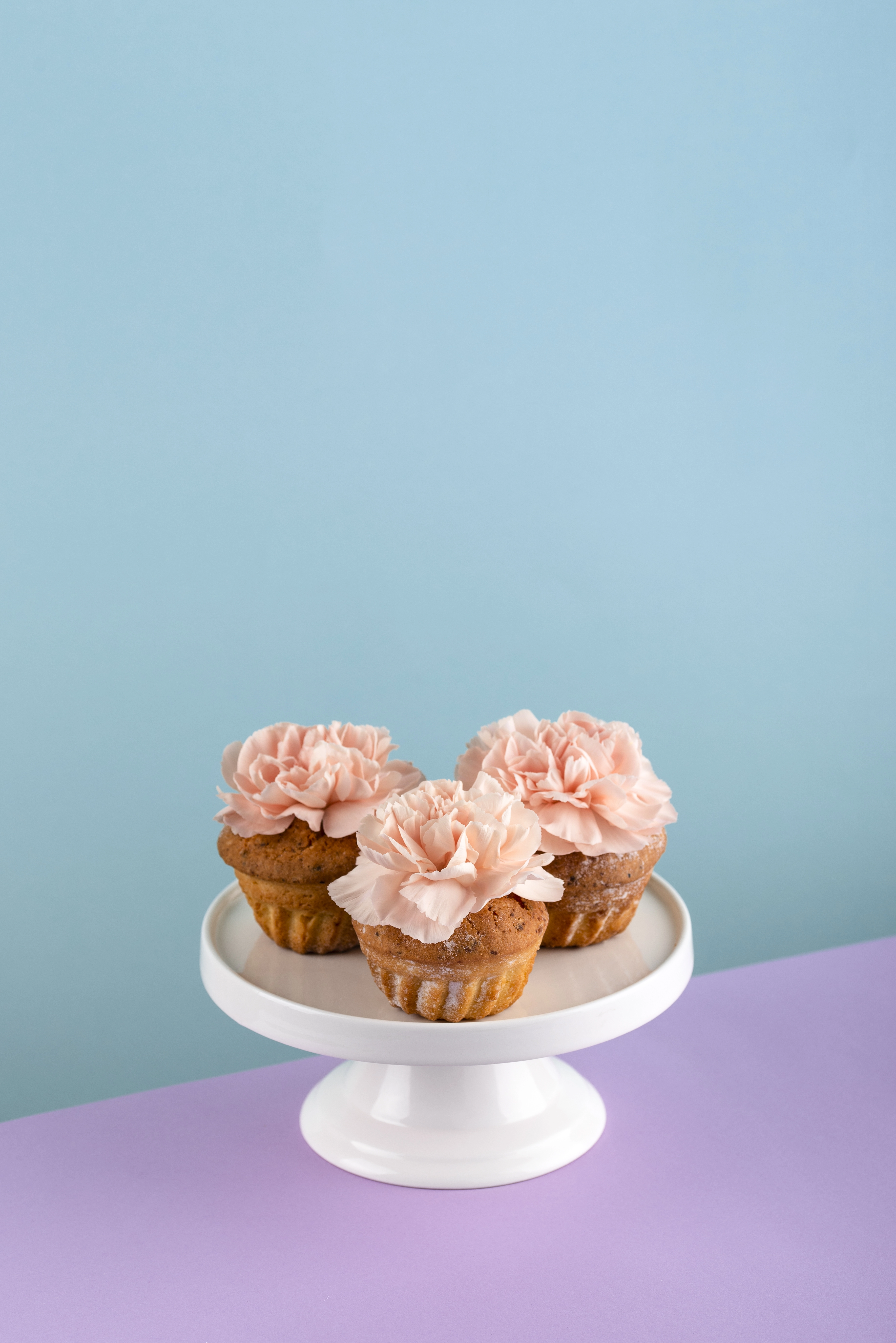 cupcakes-a-angle-eleve-avec-des-fleurs