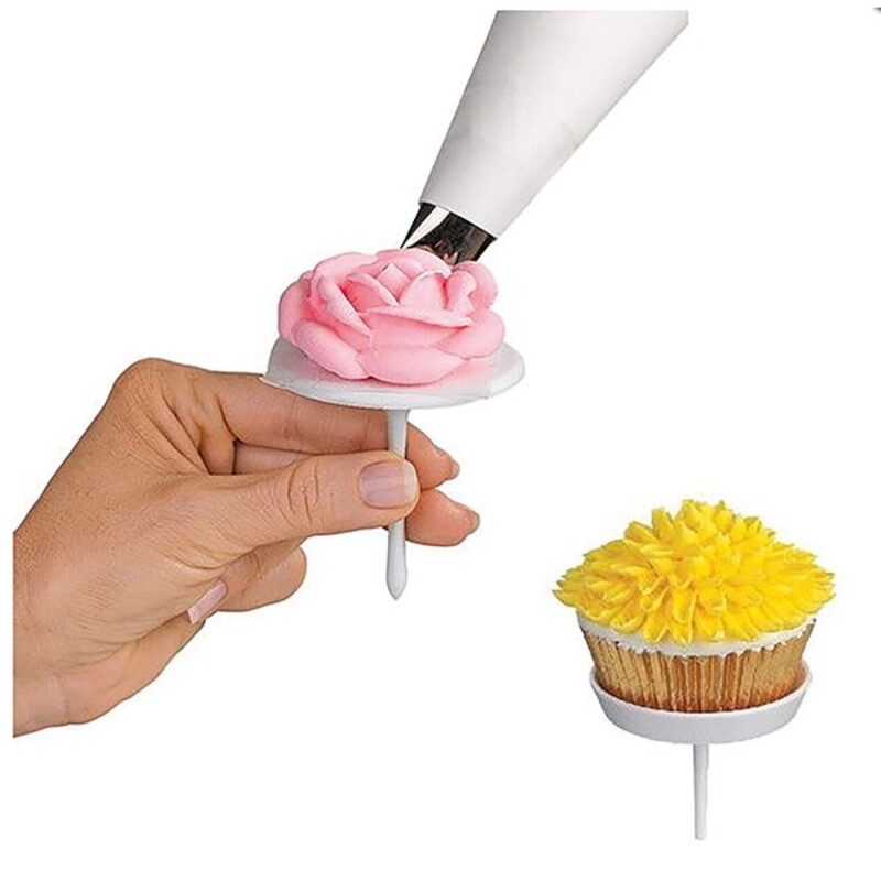 Clous à fleurs et à cupcakes